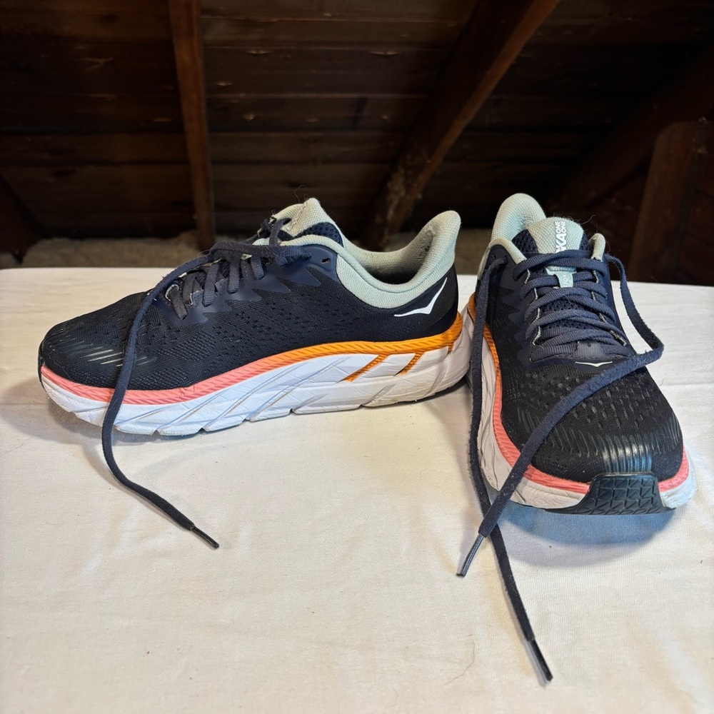 HOKA Clifton Women’s Size 7
